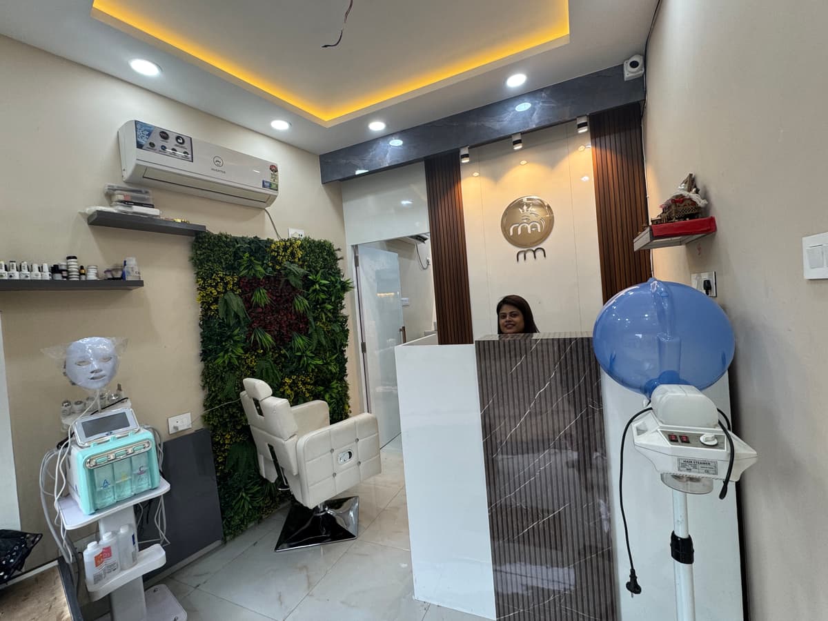 Rakhi's Ladies Beauty Salon with Spa gallery image 5