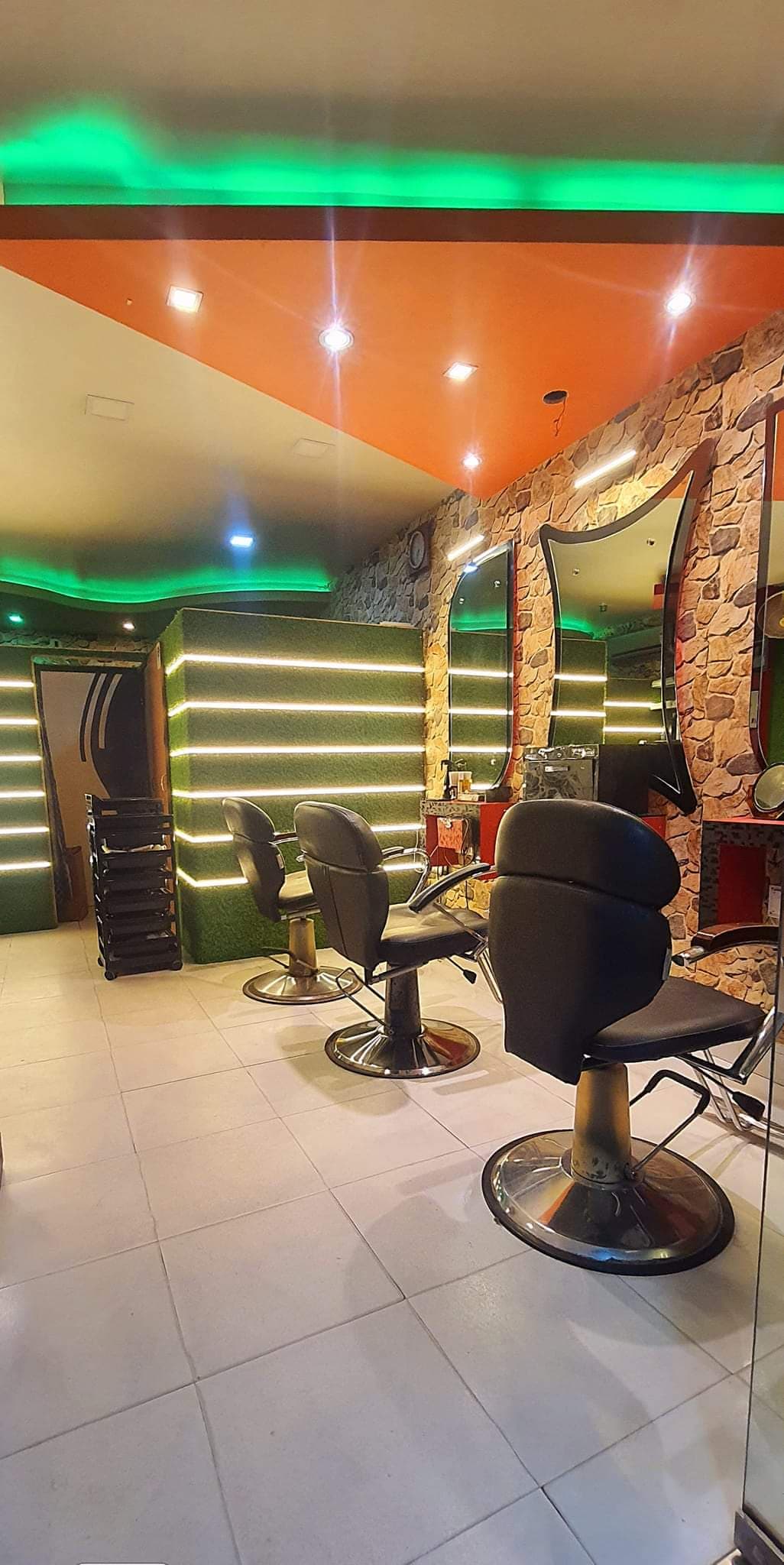 Tresses Salon n Spa gallery image 1
