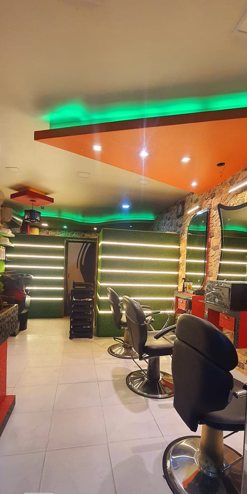 Tresses Salon n Spa gallery image 5