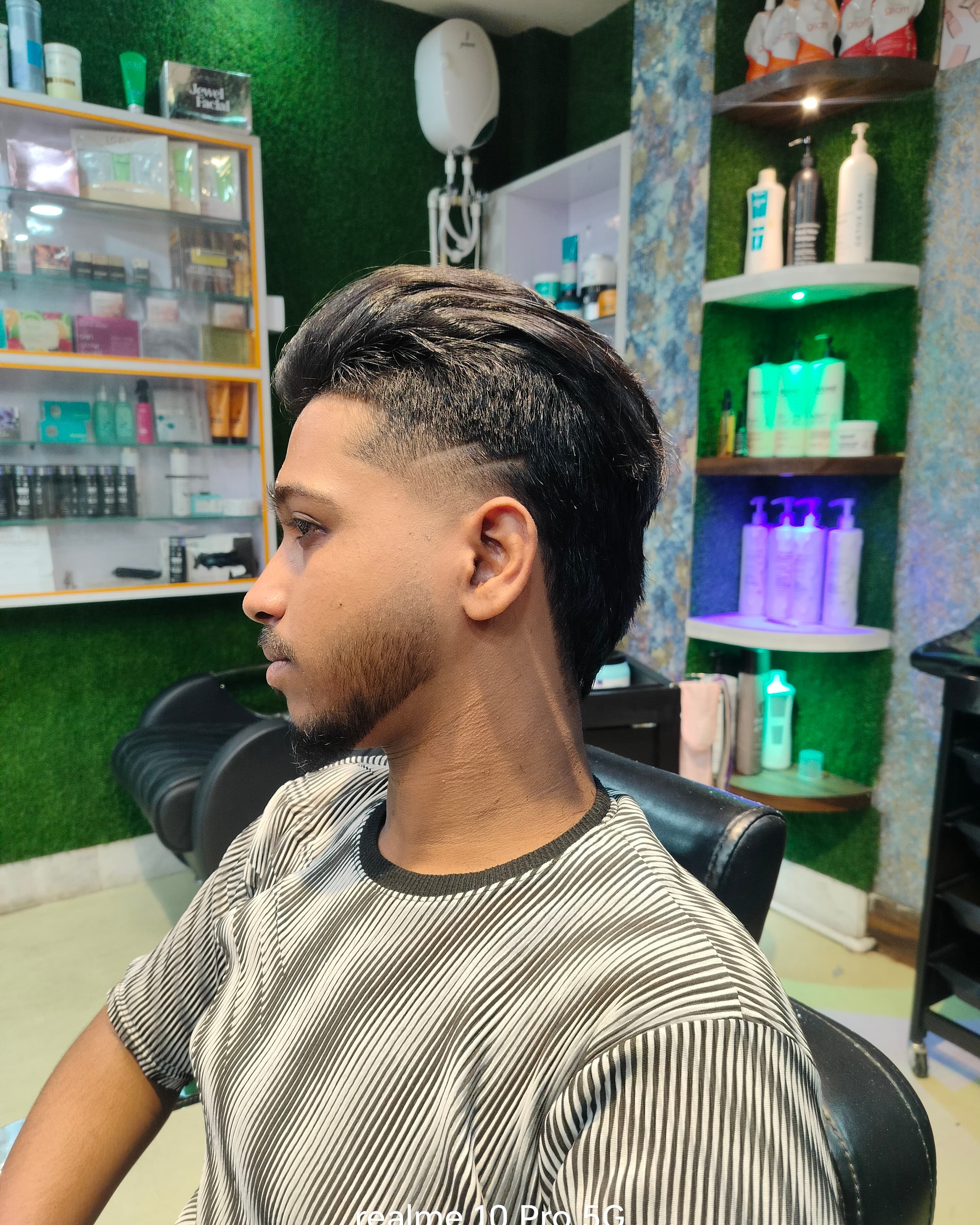 Hair style at Magic Place Unisex Salon beauty salon in dankuni